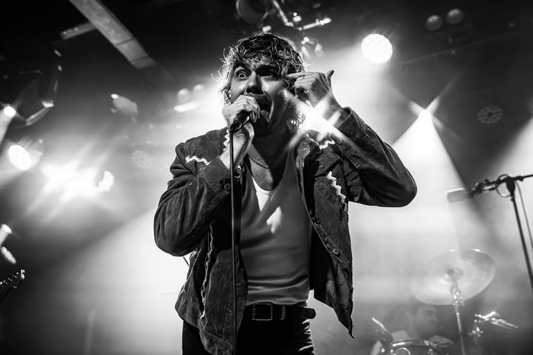 Selve performing live at The Gov in Adelaide 